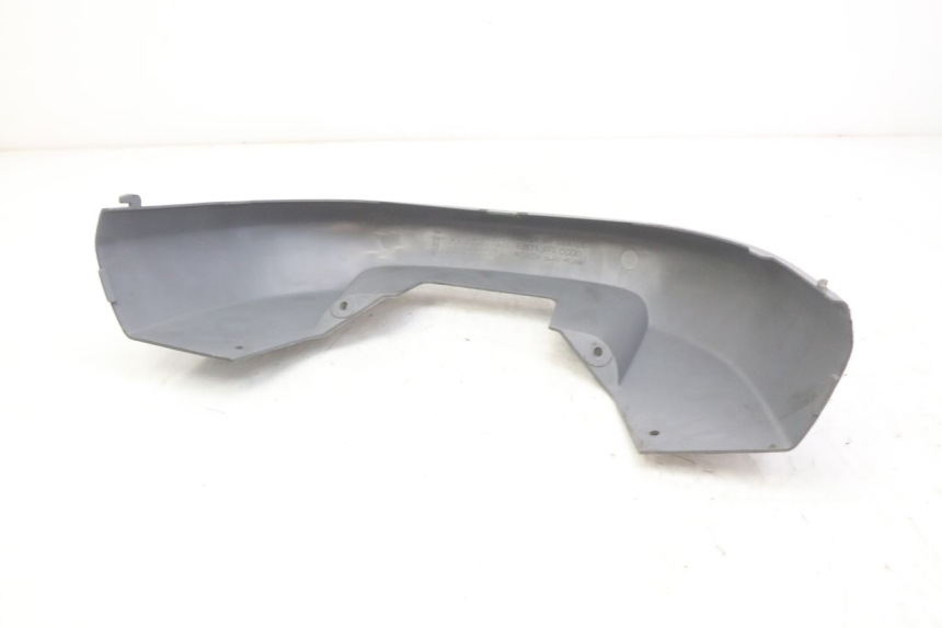 photo de JUNÇÃO DO CARENAGEM TRASEIRO INFERIOR HONDA FES PANTHEON 2T 125 (1998 - 2002) - Outro ângulo de visão