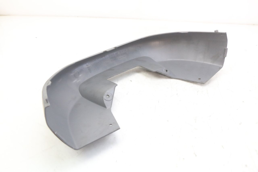 photo de JUNÇÃO DO CARENAGEM TRASEIRO INFERIOR HONDA FES PANTHEON 2T 125 (1998 - 2002) - Ampliação técnica