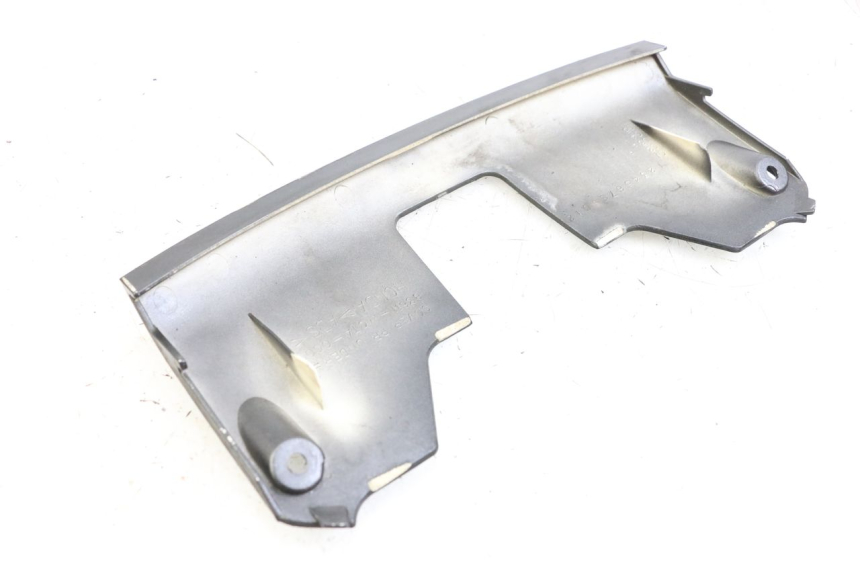 photo de JUNÇÃO DO CARENAGEM TRASEIRO INFERIOR HONDA FJS SILVER WING SILVERWING 400 (2005 - 2008) - Detalhe da peça