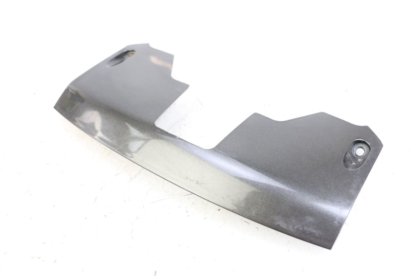 photo de JUNÇÃO DO CARENAGEM TRASEIRO INFERIOR HONDA FJS SILVER WING SILVERWING 400 (2005 - 2008) - Outro ângulo de visão