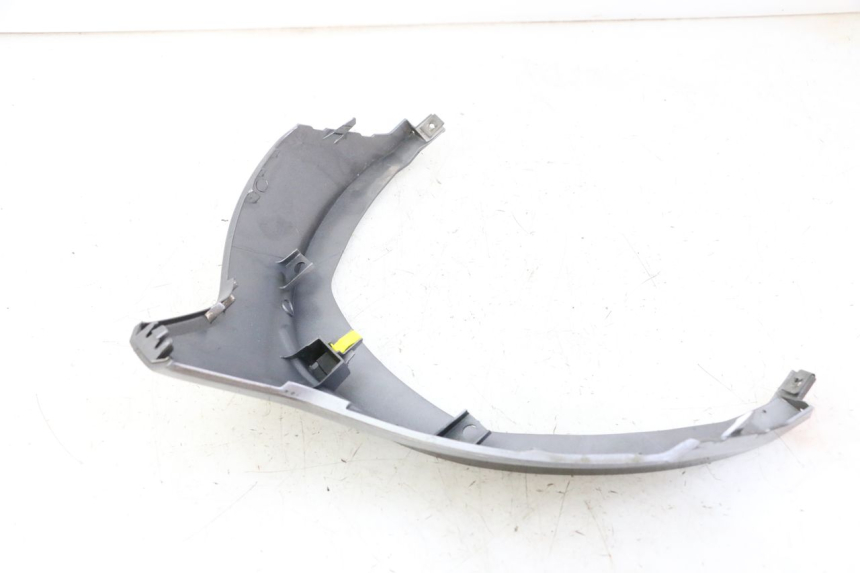 photo de JUNÇÃO DO CARENAGEM TRASEIRO INFERIOR HONDA FORZA ABS 300 (2013 - 2017) - Zoom do estado de desgaste