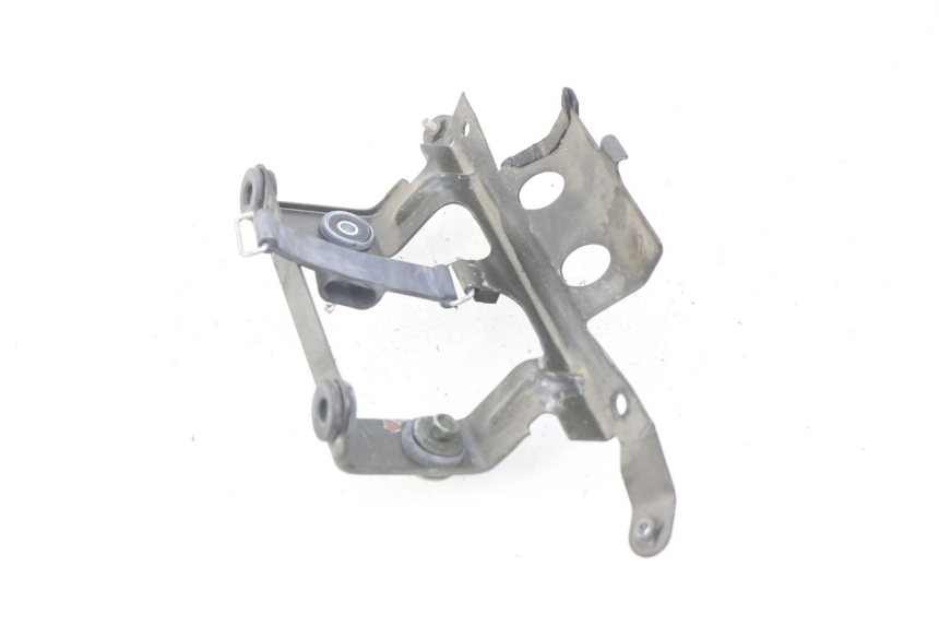photo de JUNÇÃO DO CARENAGEM TRASEIRO INFERIOR YAMAHA FZS FAZER 600 (1998 - 2001) - Zoom do estado de desgaste