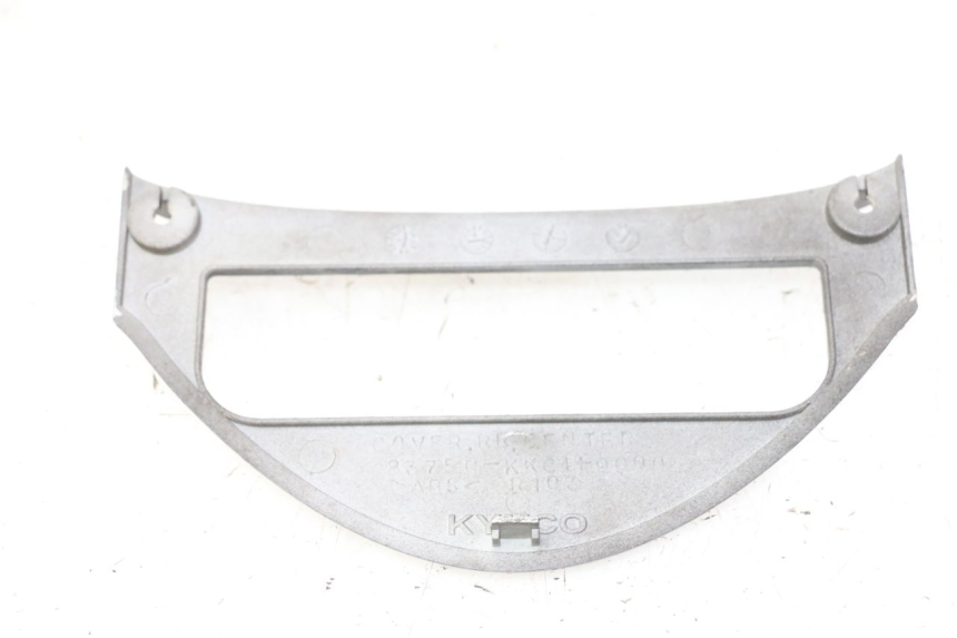 photo de JUNÇÃO DO CARENAGEM TRASEIRO INFERIOR KYMCO GRAND DINK 125 (2008 - 2014) - Zoom do estado de desgaste