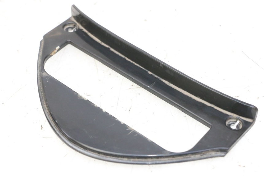 photo de JUNÇÃO DO CARENAGEM TRASEIRO INFERIOR KYMCO GRAND DINK 125 (2008 - 2014) - Outro ângulo de visão