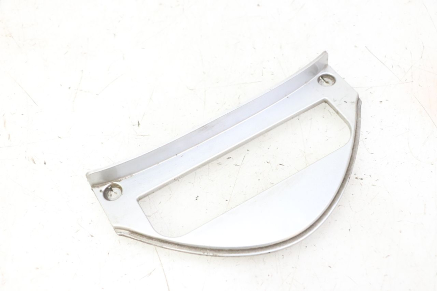 photo de JUNÇÃO DO CARENAGEM TRASEIRO INFERIOR KYMCO GRAND DINK 125 (2002 - 2007) - Outro ângulo de visão