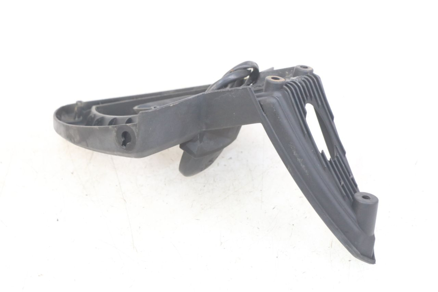 photo de JUNÇÃO DO CARENAGEM TRASEIRO INFERIOR TNT MOTOR GRIDO 2T 50 (2010 - 2019) - Detalhe da peça