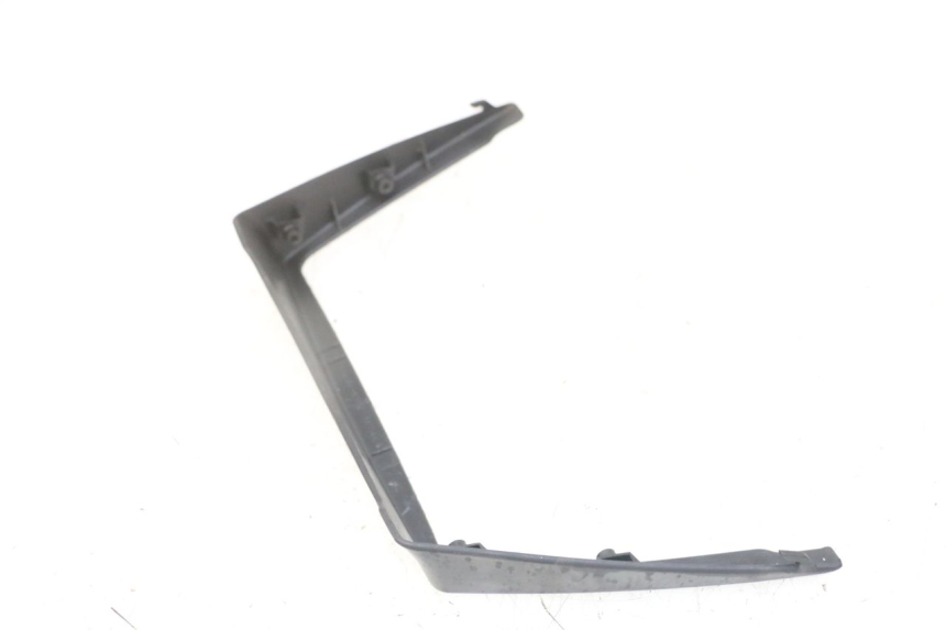 photo de JUNÇÃO DO CARENAGEM TRASEIRO INFERIOR SUZUKI GS GSE 500 (2001 - 2003) - Zoom do estado de desgaste