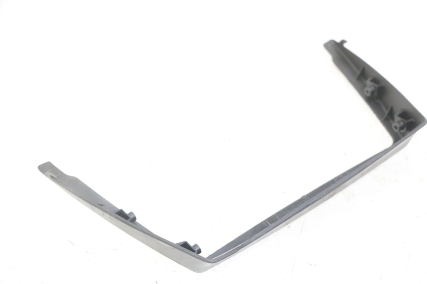 photo de JUNÇÃO DO CARENAGEM TRASEIRO INFERIOR SUZUKI GS GSE 500 (2001 - 2003) - Ampliação técnica