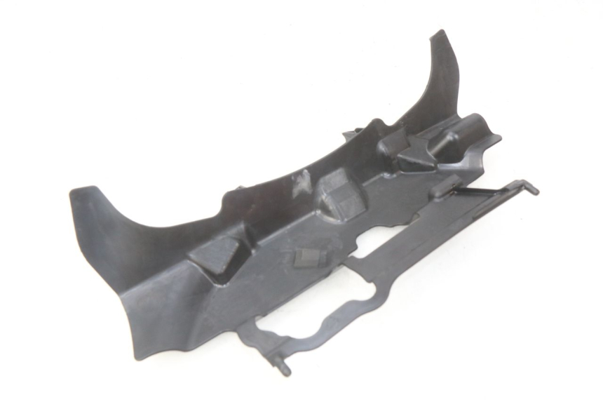 photo de JUNÇÃO DO CARENAGEM TRASEIRO INFERIOR SUZUKI GSX-R GSXR 750 (2011 - 2016) - Outro ângulo de visão
