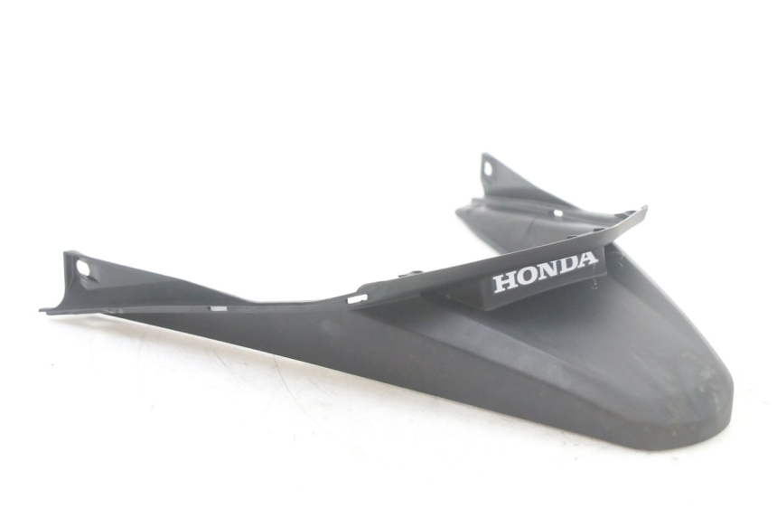 photo de JUNÇÃO DO CARENAGEM TRASEIRO INFERIOR HONDA PCX (JF57/JF64) 125 (2014 - 2018) - Vista principal