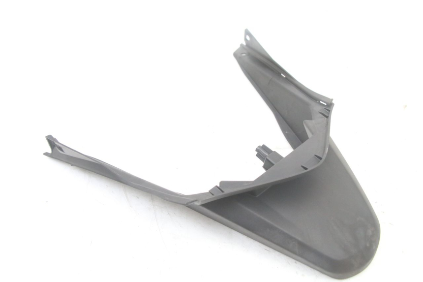photo de JUNÇÃO DO CARENAGEM TRASEIRO INFERIOR HONDA PCX (JF57/JF64) 125 (2014 - 2018) - Outro ângulo de visão