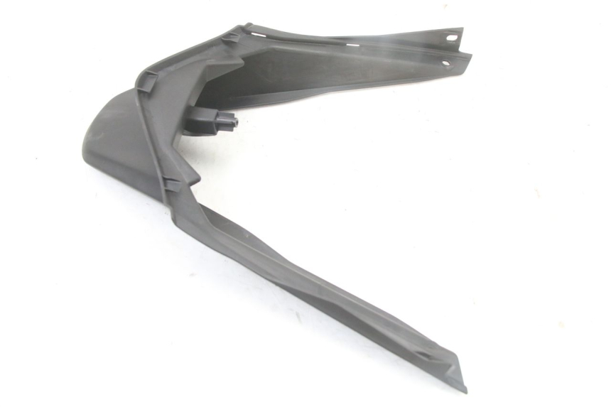 photo de JUNÇÃO DO CARENAGEM TRASEIRO INFERIOR HONDA PCX (JF57/JF64) 125 (2014 - 2018) - Ampliação técnica