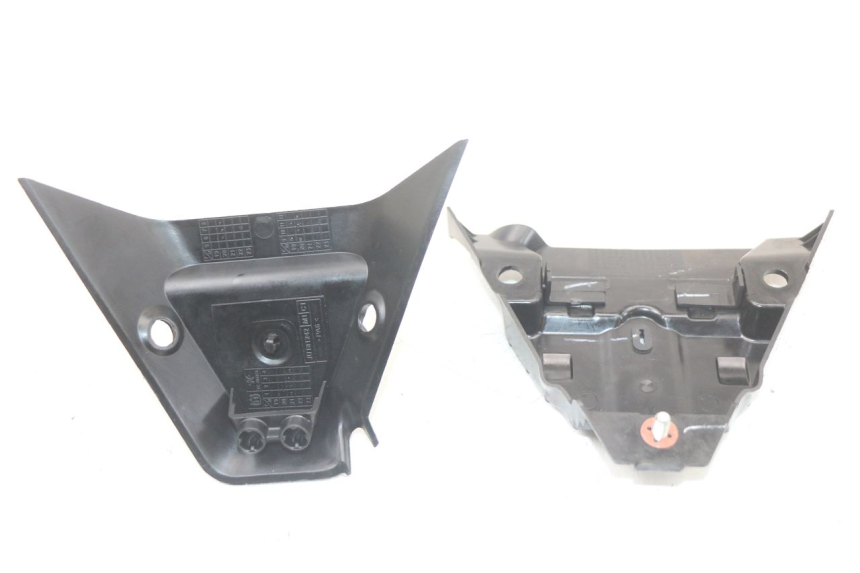 photo de JUNÇÃO DO CARENAGEM TRASEIRO INFERIOR HUSQVARNA SVARTPILEN 401 (2018 - 2023) - Zoom do estado de desgaste