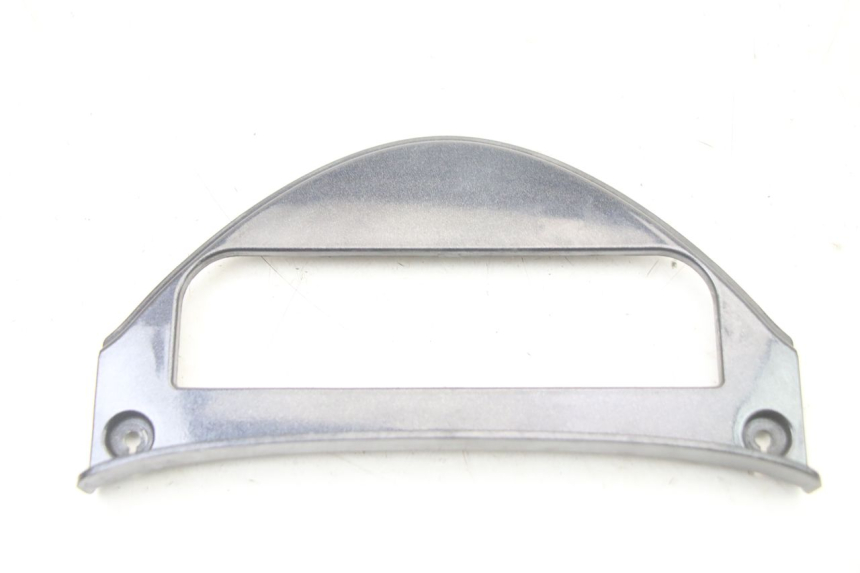 photo de JUNÇÃO DO CARENAGEM TRASEIRO INFERIOR KYMCO GRAND DINK 125 (2008 - 2014) - Detalhe da peça