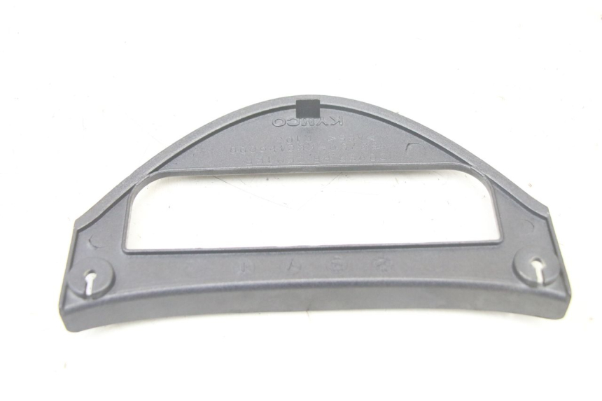 photo de JUNÇÃO DO CARENAGEM TRASEIRO INFERIOR KYMCO GRAND DINK 125 (2008 - 2014) - Outro ângulo de visão