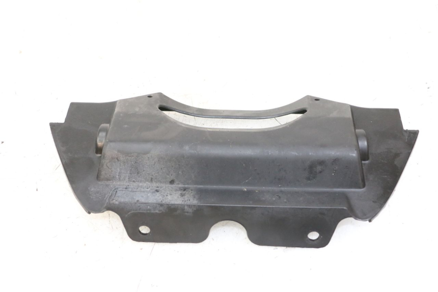 photo de JUNÇÃO DO CARENAGEM TRASEIRO INFERIOR KYMCO XCITING 500 (2007 - 2010) - Detalhe da peça