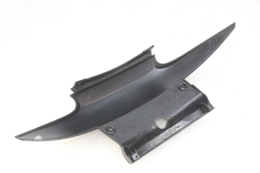 photo de JUNÇÃO DO CARENAGEM TRASEIRO INFERIOR PIAGGIO MP3 LT 400 (2007 - 2012) - Detalhe da peça