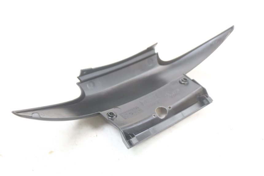 photo de JUNÇÃO DO CARENAGEM TRASEIRO INFERIOR PIAGGIO MP3 LT 400 (2007 - 2012) - Detalhe da peça