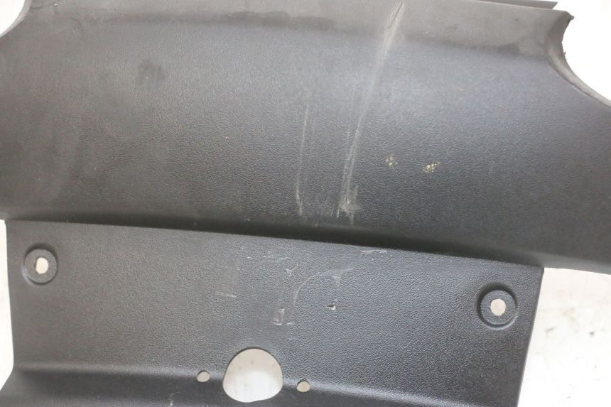 photo de JUNÇÃO DO CARENAGEM TRASEIRO INFERIOR PIAGGIO MP3 LT 300 (2010 - 2016) - Detalhe da peça