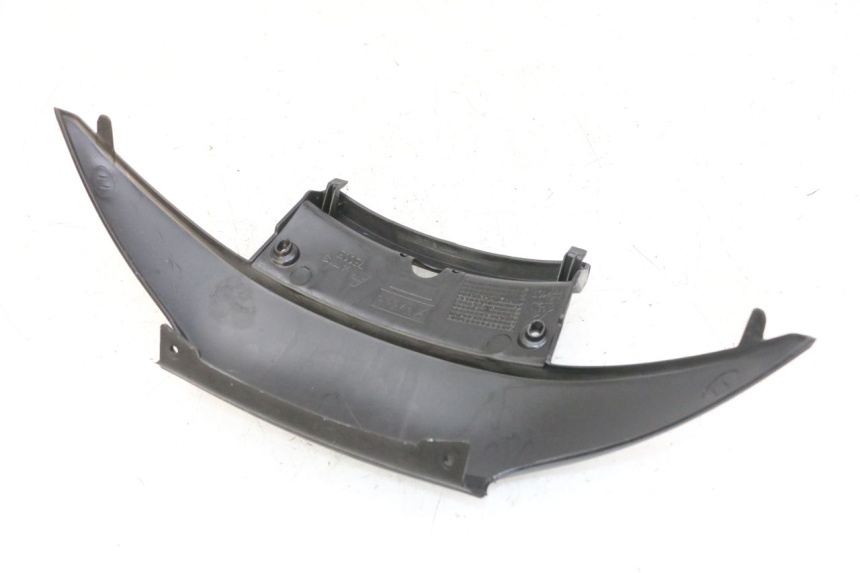 photo de JUNÇÃO DO CARENAGEM TRASEIRO INFERIOR PIAGGIO MP3 LT 300 (2010 - 2016) - Ampliação técnica