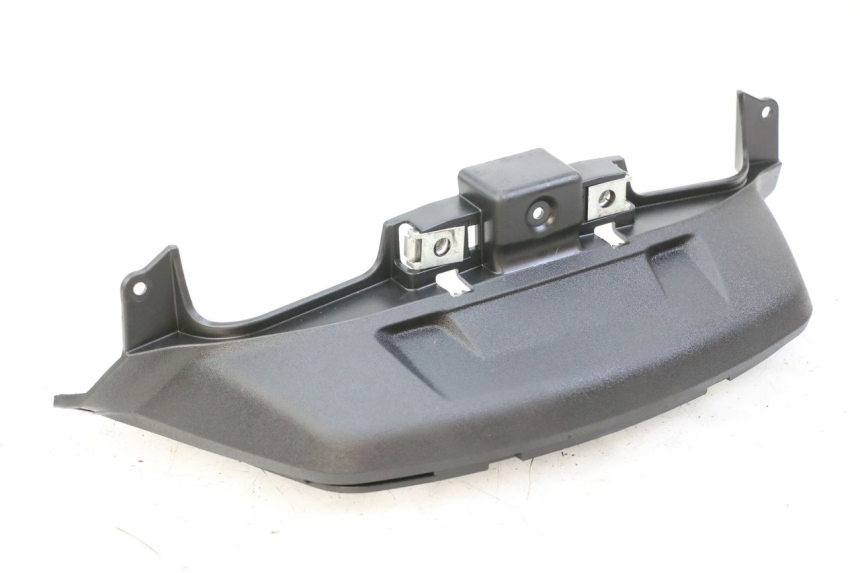 photo de JUNÇÃO DO CARENAGEM TRASEIRO INFERIOR PIAGGIO MP3 500 (2014 - 2017) - Detalhe da peça