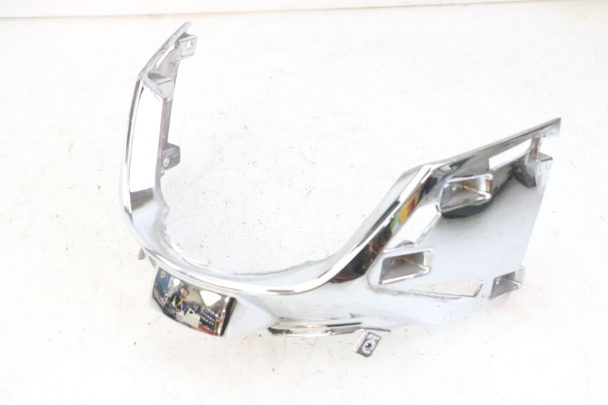 photo de JUNÇÃO DO CARENAGEM TRASEIRO INFERIOR KYMCO LIKE 4T 50 (2019 - 2025) - Pontos de fixação