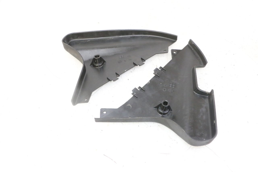 photo de JUNÇÃO DO CARENAGEM TRASEIRO INFERIOR GILERA NEXUS 125 (2009 - 2013) - Detalhe da peça