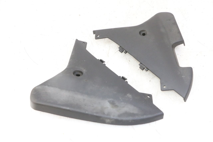 photo de JUNÇÃO DO CARENAGEM TRASEIRO INFERIOR GILERA NEXUS 125 (2009 - 2013) - Ampliação técnica