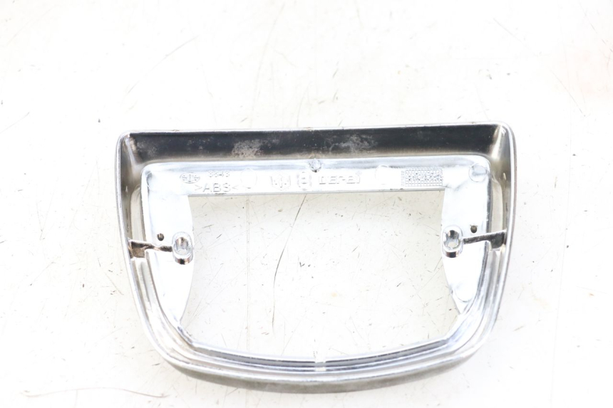 photo de JUNÇÃO DO CARENAGEM TRASEIRO INFERIOR PIAGGIO VESPA LX 2T 50 (2005 - 2013) - Zoom do estado de desgaste