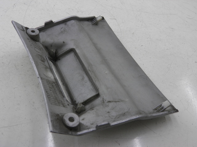 photo de JUNÇÃO DO CARENAGEM TRASEIRO INFERIOR PIAGGIO X8 STREET 125 (2006 - 2007) - Detalhe da peça