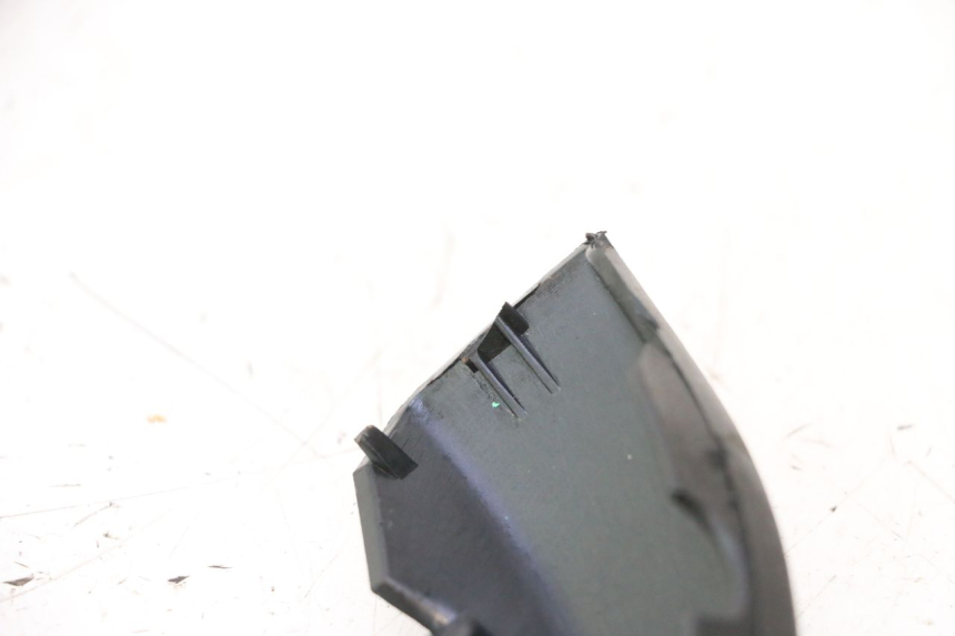 photo de JUNÇÃO DO CARENAGEM TRASEIRO INFERIOR TNT MOTOR ROMA 10' 4T 50 (2007 - 2018) - Zoom do estado de desgaste