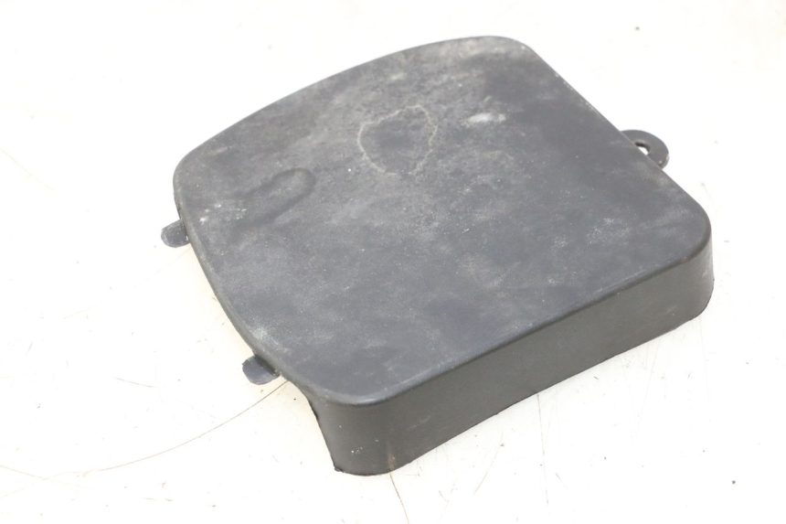 photo de JUNÇÃO INFERIOR DA CARENAGEM TRASEIRA KEEWAY RY6 2T 50 (2011 - 2019) - Zoom do estado de desgaste
