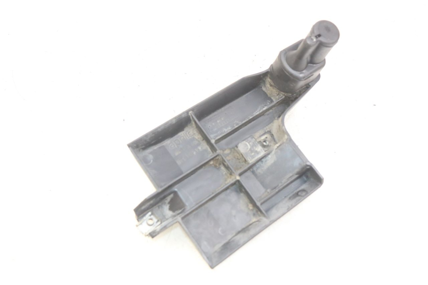photo de JUNÇÃO DO CARENAGEM TRASEIRO INFERIOR APRILIA SCARABEO 100 (2003 - 2012) - Zoom do estado de desgaste
