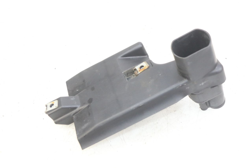 photo de JUNÇÃO DO CARENAGEM TRASEIRO INFERIOR APRILIA SCARABEO 100 (2003 - 2012) - Outro ângulo de visão
