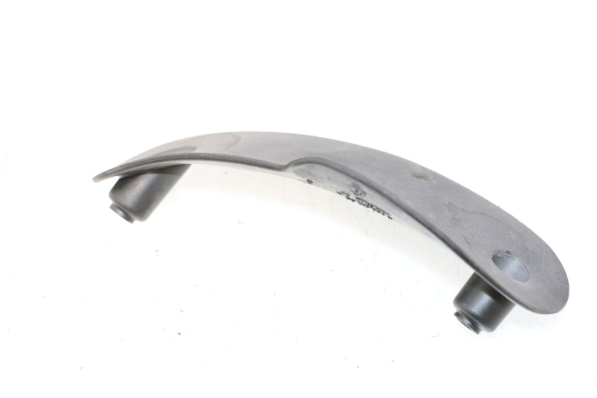photo de JUNÇÃO INFERIOR DA CARENAGEM TRASEIRA PEUGEOT SPEEDFIGHT LC 50 (1996 - 2002) - Detalhe da peça