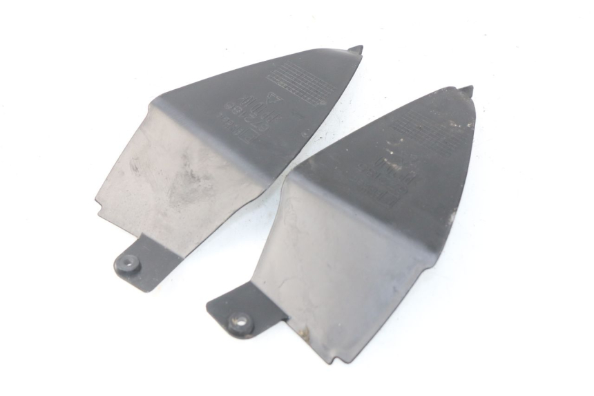 photo de JUNÇÃO DO CARENAGEM TRASEIRO INFERIOR APRILIA SR 2T 50 (2012 - 2017) - Detalhe da peça