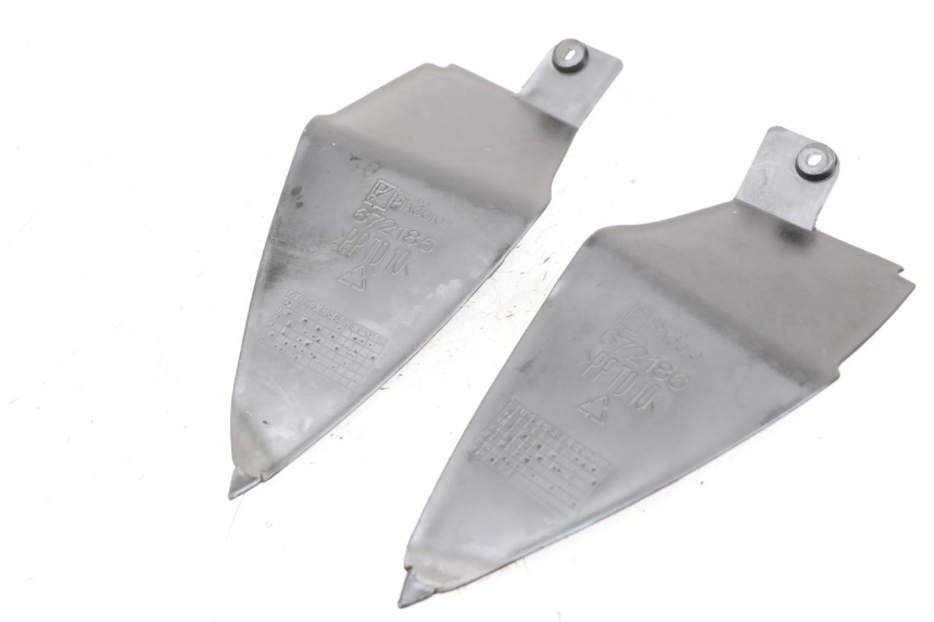 photo de JUNÇÃO DO CARENAGEM TRASEIRO INFERIOR APRILIA SR MOTARD 50 (2012 - 2018) - Detalhe da peça