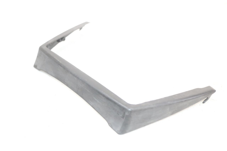 photo de JUNÇÃO DO CARENAGEM TRASEIRO INFERIOR SUZUKI GS F 500 (2004 - 2007) - Detalhe da peça