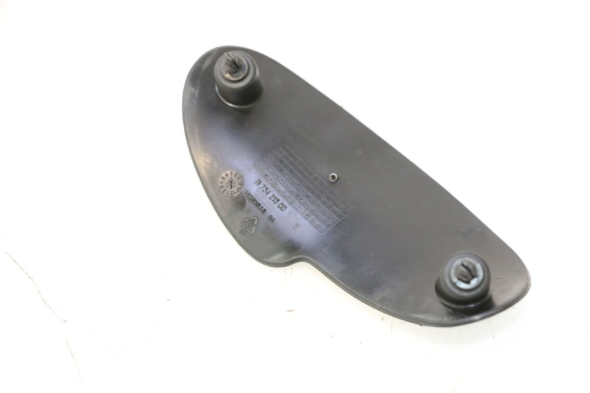 photo de JUNÇÃO INFERIOR DA CARENAGEM TRASEIRA PEUGEOT TREKKER 50 (1995 - 2004) - Zoom do estado de desgaste