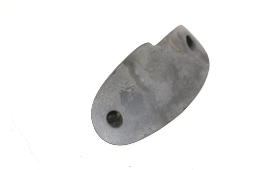 photo de JUNÇÃO INFERIOR DA CARENAGEM TRASEIRA PEUGEOT TREKKER 50 (1995 - 2004) - Outro ângulo de visão
