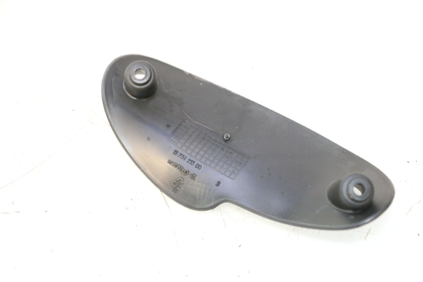 photo de JUNÇÃO INFERIOR DA CARENAGEM TRASEIRA PEUGEOT TREKKER 50 (1995 - 2004) - Detalhe da peça