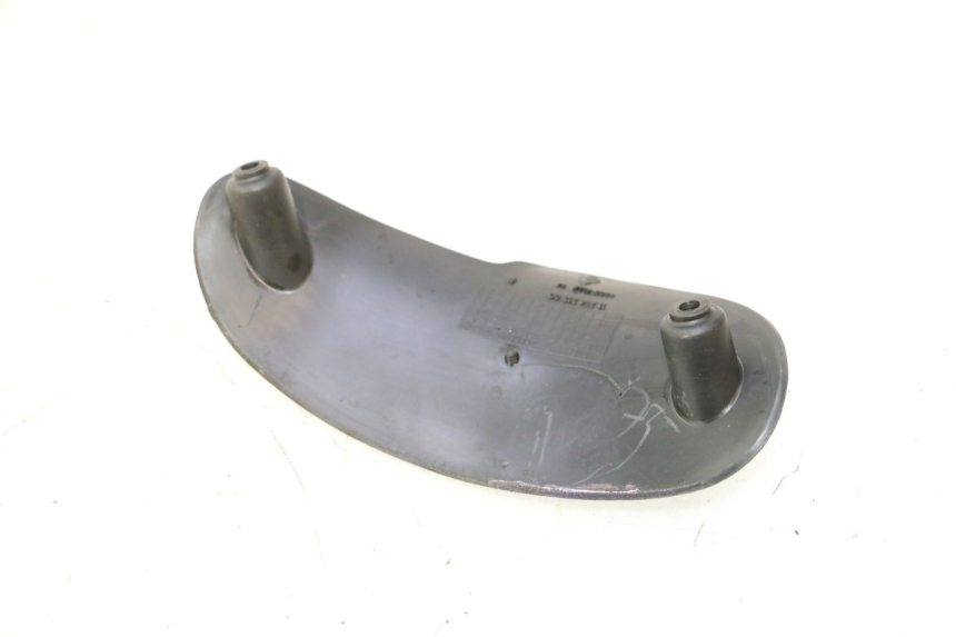photo de JUNÇÃO INFERIOR DA CARENAGEM TRASEIRA PEUGEOT TREKKER 50 (1995 - 2004) - Zoom do estado de desgaste