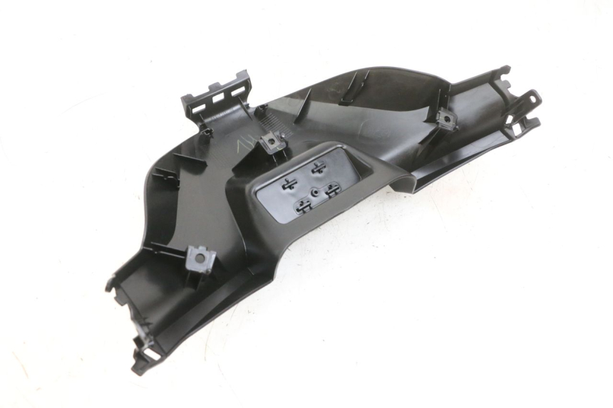 photo de JUNÇÃO DO CARENAGEM TRASEIRO INFERIOR YAMAHA TRICITY 300 (2020 - 2024) - Pontos de fixação