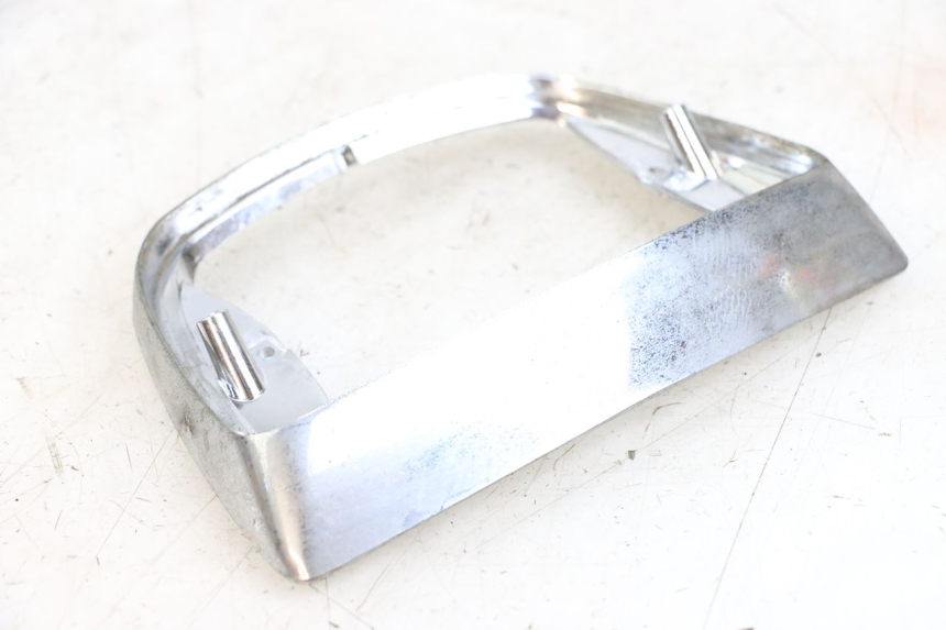 photo de JUNÇÃO DO CARENAGEM TRASEIRO INFERIOR PIAGGIO VESPA LX 2T 50 (2005 - 2013) - Detalhe da peça