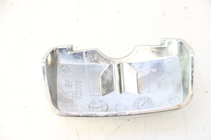 photo de JUNÇÃO DO CARENAGEM TRASEIRO INFERIOR PIAGGIO VESPA LX 2T 50 (2005 - 2013) - Zoom do estado de desgaste