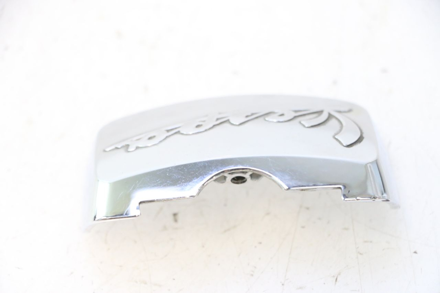 photo de JUNÇÃO DO CARENAGEM TRASEIRO INFERIOR PIAGGIO VESPA LX 2T 50 (2005 - 2013) - Outro ângulo de visão