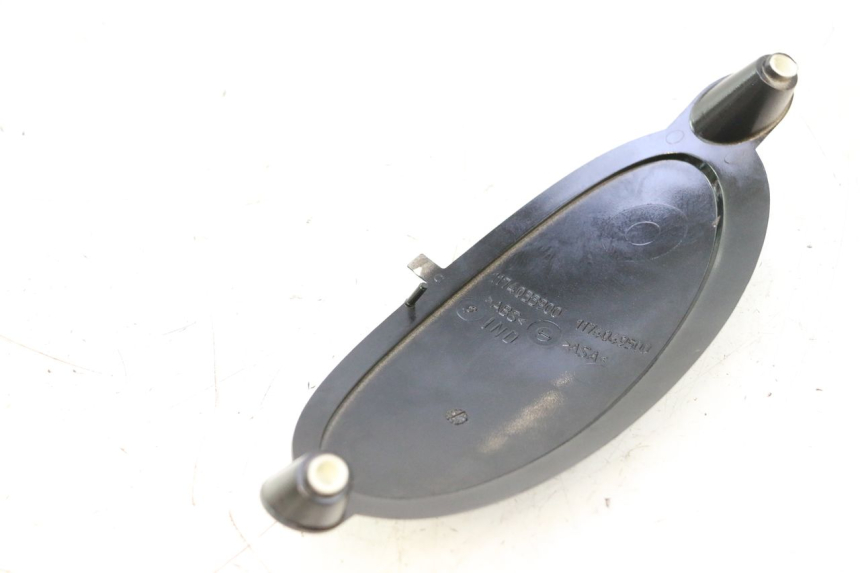 photo de JUNÇÃO INFERIOR DA CARENAGEM TRASEIRA PEUGEOT VIVACITY 50 (1998 - 2003) - Detalhe da peça