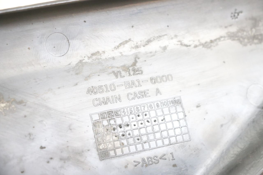 photo de JUNÇÃO DO CARENAGEM TRASEIRO INFERIOR DAELIM VL DAYSTAR 125 (2000 - 2011) - Detalhe da peça
