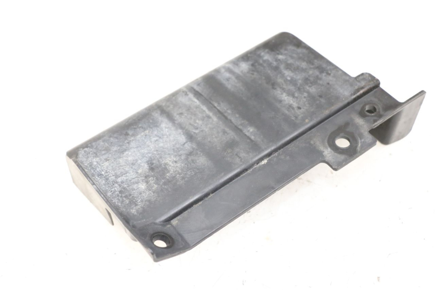 photo de JUNÇÃO DO CARENAGEM TRASEIRO INFERIOR SUZUKI VL INTRUDER 125 (2004 - 2007) - Detalhe da peça