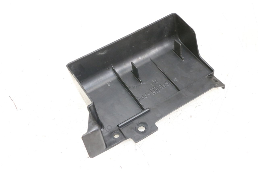photo de JUNÇÃO DO CARENAGEM TRASEIRO INFERIOR SUZUKI VL INTRUDER 125 (2004 - 2007) - Outro ângulo de visão